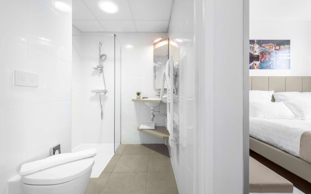 KYRIAD LYON EST - Stadium - Eurexpo