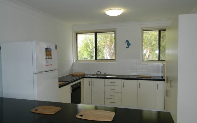26 Wallis View - Opposite the Lake - 3 Bedroom Apartment