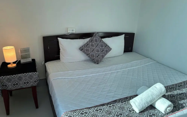 Frontier Hostel & Tours