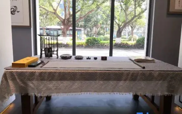 Huaren Yiju Smart Hotel (Lottonian Medical Care Cultural Village)