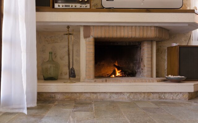 Dim Art Traditional Villa
