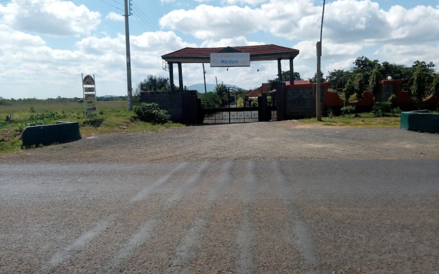 Savannah Lodge Nguluni