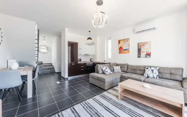 Coastal Haven Talea in Tale