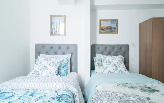 GLOBALSTAY. Ocean View Apartments. Pool. Gym