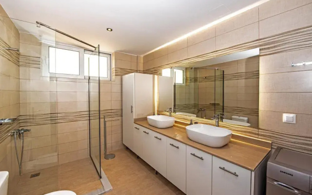 Luxury Villa Oasis 11 Bedrooms With Heated Pool