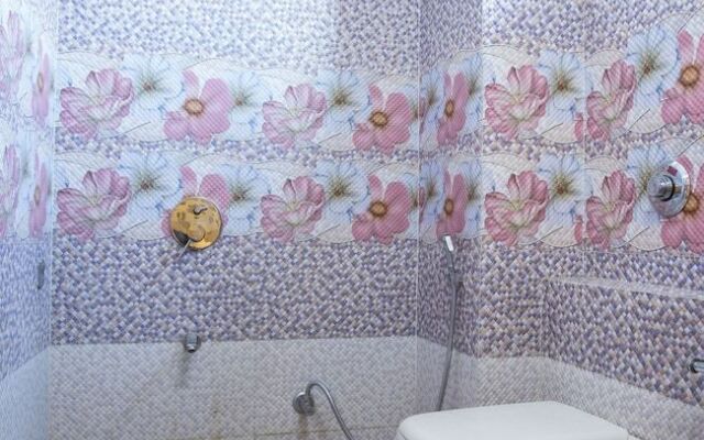 OYO 5253 Hotel Orange Lily