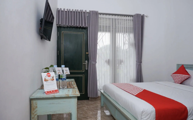 OYO 244 Griya Cemara Homestay