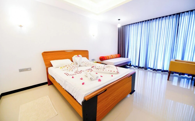 Oasis Riverside Hotel