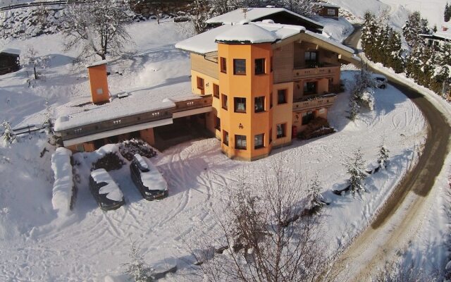 Cozy Holiday Home with Infrared Sauna in Salzburg
