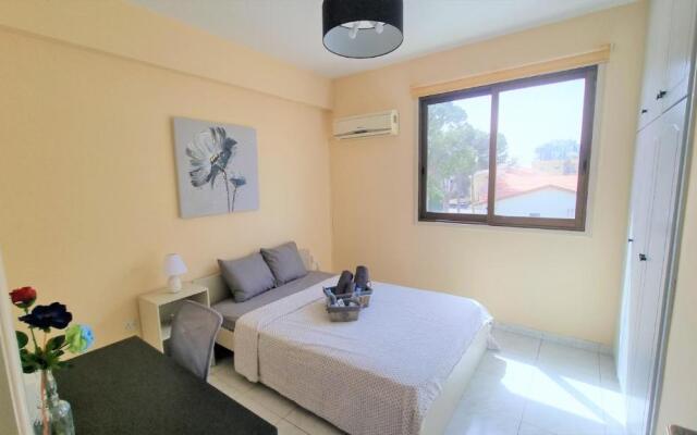 Comfy Rooms + Near SALT LAKE + 100MBit Internet + Shared Apartment