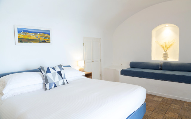 Pantelia Suites
