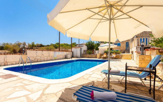 Villa Stone House in Neo Chorio
