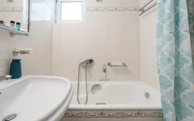 The White Marble Luxury City Apt
