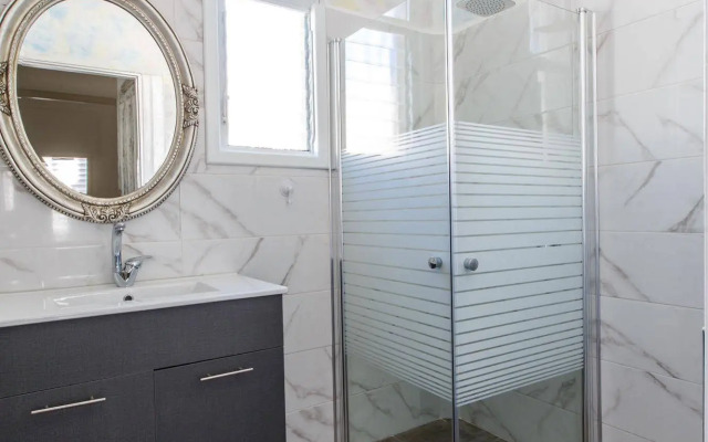 The Sea Apartments Tel Aviv by different locations