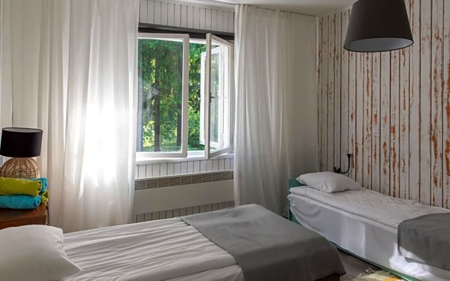 Saarj¿e puhkemaja tuba koos hommikus¿¿giga