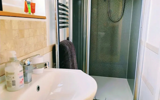 Y Caban-the Cabin-1 Bed-sleeps 2-parking-fast Wifi