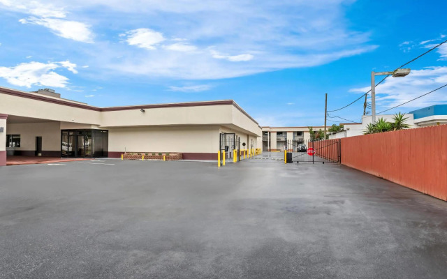 Travelodge by Wyndham New Orleans West Harvey Hotel
