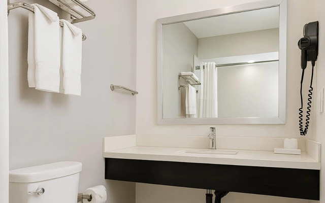 Travelodge by Wyndham LAX