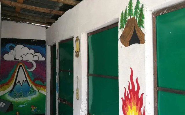 Monkey Mud Hostel And Camps