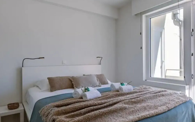 Lovely Apartment With Lateral sea View and Parking
