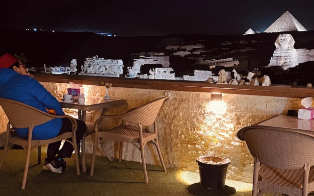 Seven Pyramids Inn