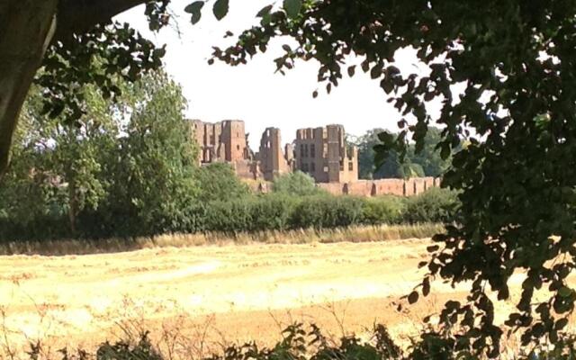 Romantic Shepherds Hut, Kenilworth