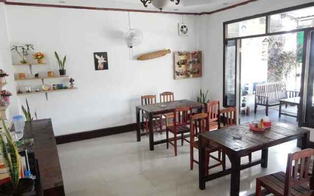 Vang Vieng Camellia Hotel