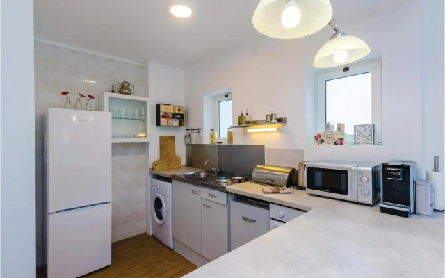 Five-Bedroom Apartment in Zaton Mali