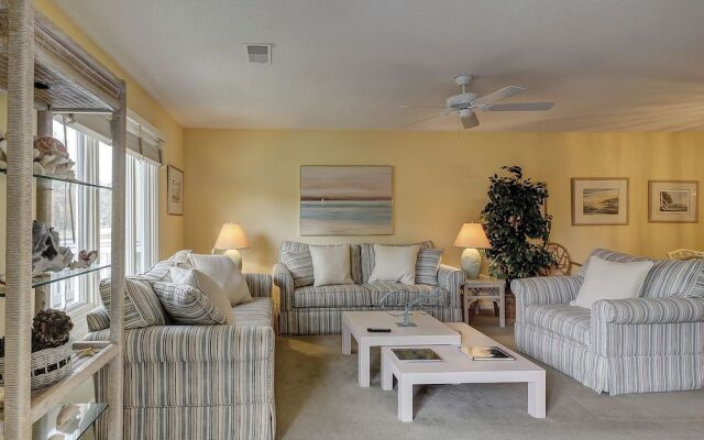 Colonnade Club 196 by RedAwning