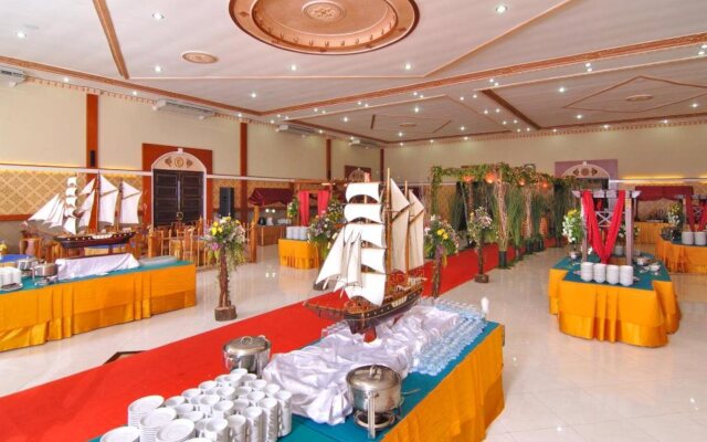 Yusro Hotel Restaurant & Convention