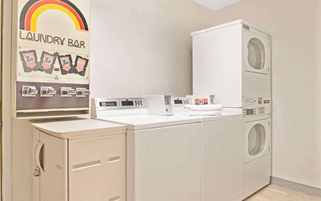 Super 8 by Wyndham Spokane/West