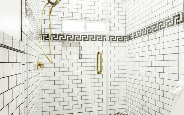 Chateau Monroe - Above The Clouds