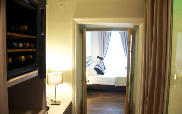 Piazza Farnese Luxury Suites