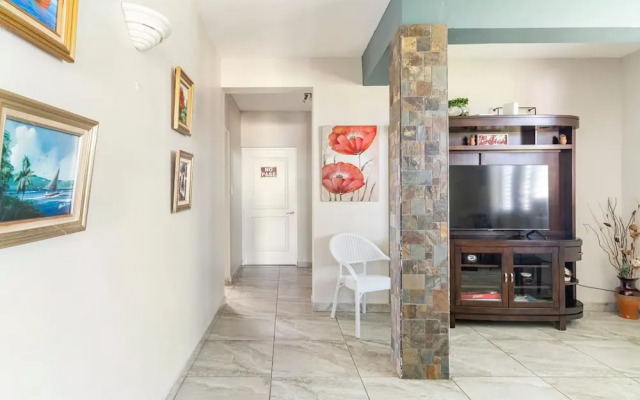 Beachside Near Airport Near Golf Course