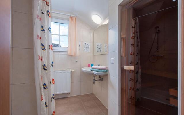 Restyled Villa with Washing Machine near River Moselle