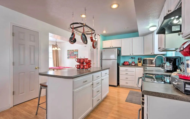 Family-friendly Logan Farmhouse w/ Yard & Near USU