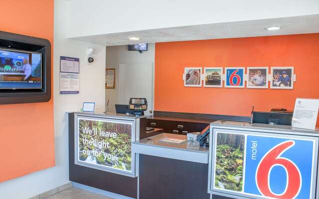 Motel 6 Ukiah, CA