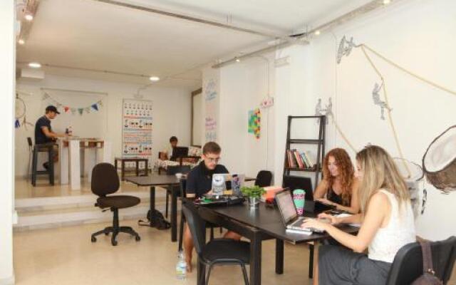 La Cocotera Boutique Hostel & Coworking