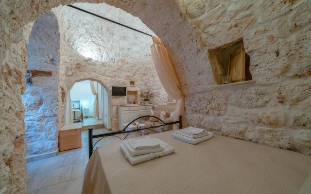 Trulli Stella, Mimosa & Porta Blu - 3 individual Luxury Trulli Villas with private pools and gardens