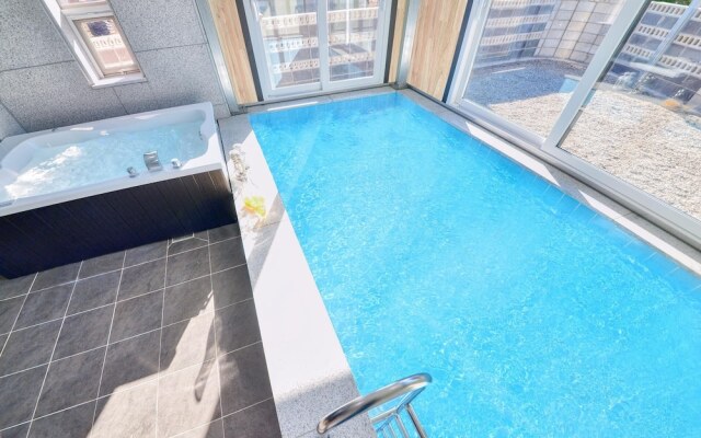 Sokcho Lasso Pool Villa Pension