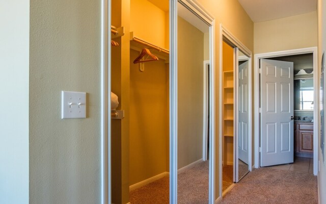 FRONTDESK Residences at Gramercy Apts Houston