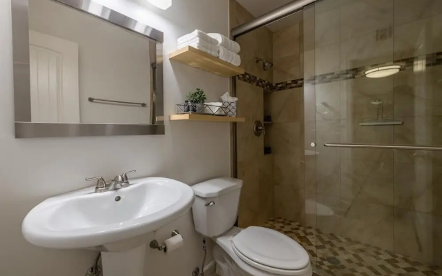 Scottsdale Orange Blossom 3 Bedroom Townhouse by RedAwning