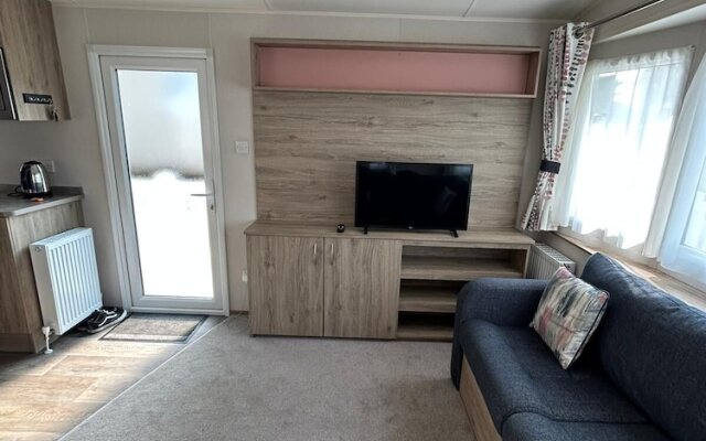 Caravansleeps4-beachfront-garden-patio