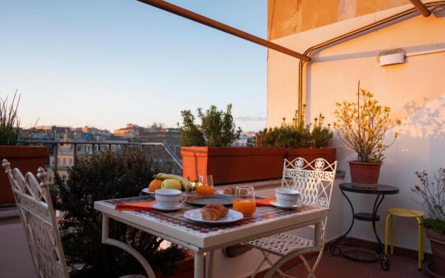 Habitat's Colosseum-Monti 4BR Penthouse with Terrace
