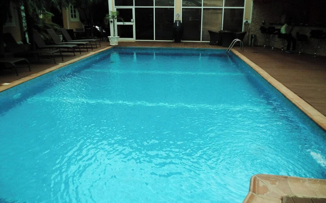 Broadfields Hotel
