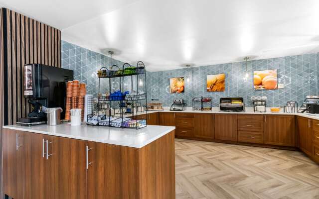 Comfort Inn & Suites York North