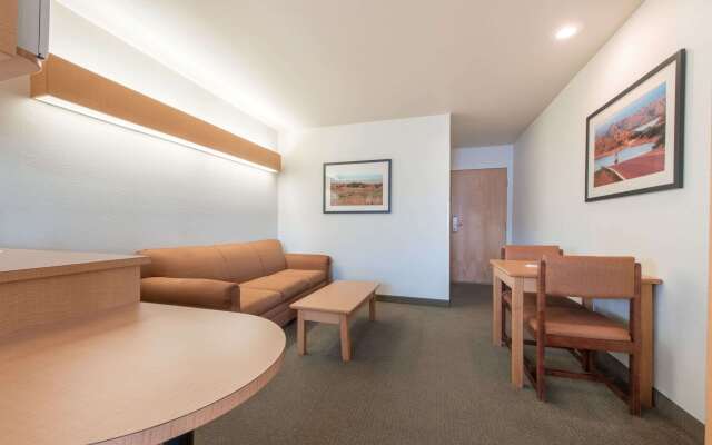 Microtel Inn & Suites by Wyndham Altus