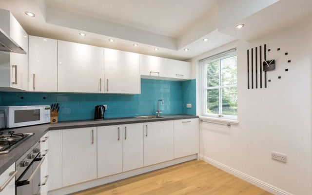 415 Huntingdon Place Apartment