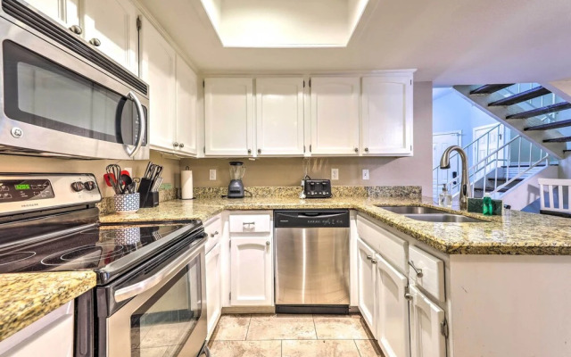 Vibrant Gilbert Gem: Community Pool & Hot Tub