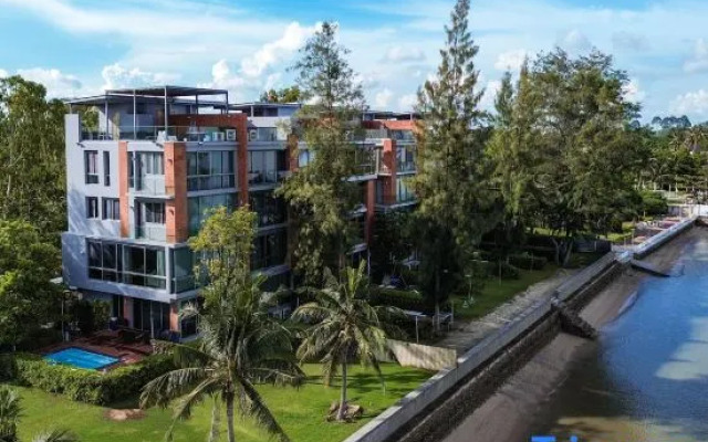 Sandbox beachfront villa2